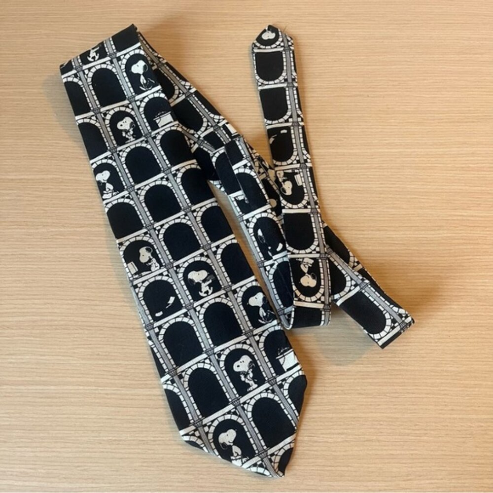 Peanuts Snoopy Black & White Work Office Tie 100% Silk